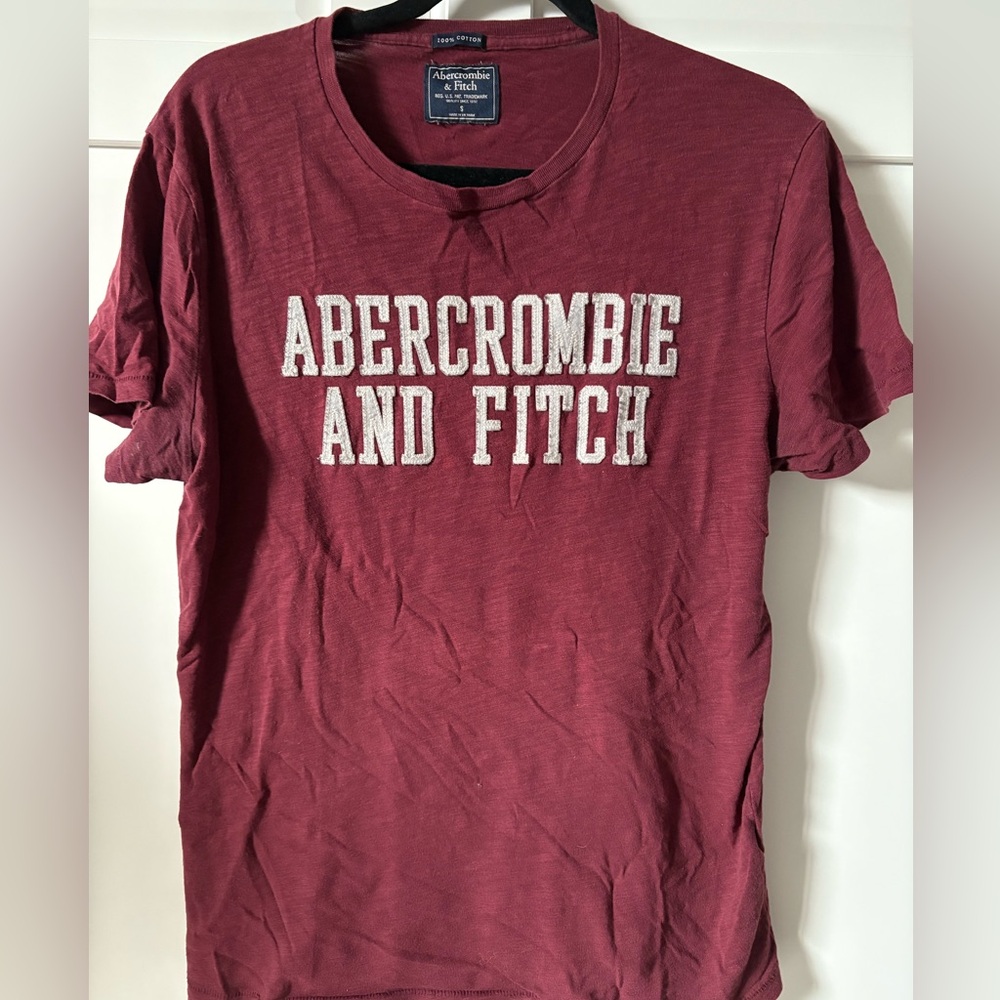 ABERCROMBIE & FITCH Burgundy logo t shirt Size S